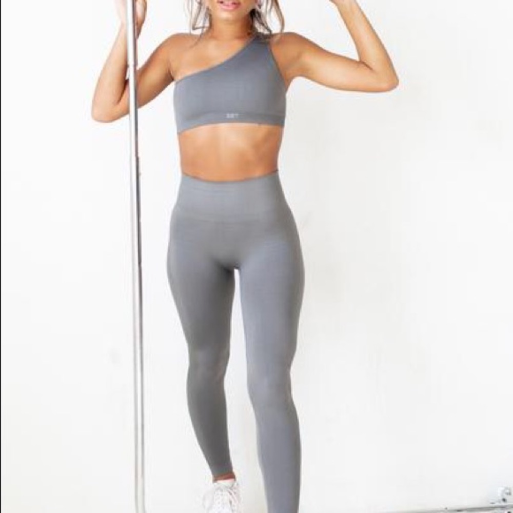 SET Active Set Steel Scoop Neck and Leggings